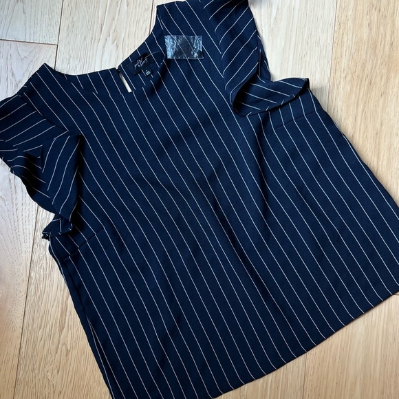 ⭐️BOGO FREE⭐️ NWOT MILK & HONEY Navy Blue Striped Ruffled Cap Sleeve Top - Picture 2 of 9
